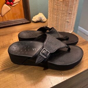 Vionic Black Studded Buckle Women's Sandals Size 8